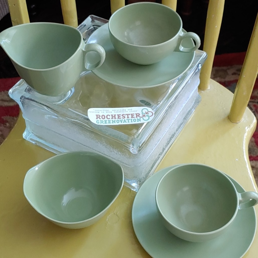 *** SOLD*** Vintage Oneida-ware Deluxe Avocado Melmac Dishes